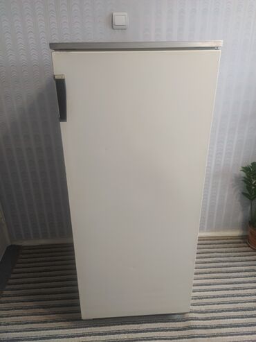 корейский холодильник: Холодильник Б/у, Однокамерный, 60 * 140 * 60