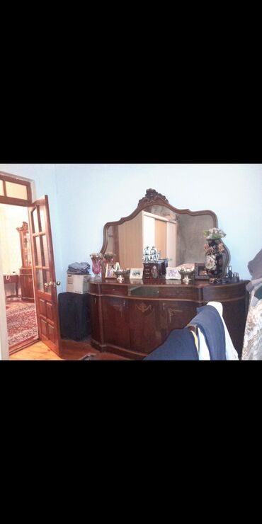 Həyət evləri və villaların satışı: 4 otaqlı, 2 kv. m, Orta təmir — 5