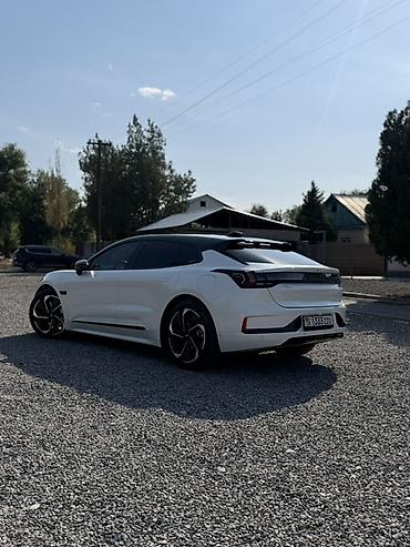 geely m: Zeekr 001: | 2022 г. Лифтбек — 4