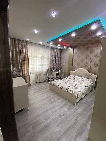 qonaq otagi üçün cilciraqlar: Geniş və işıqlı zal – müasir dizaynla - Böyük L formalı yumşaq divan — 7