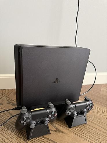 ps4 aliram: Satılır PlayStation 4 Slim 1TB. Konsol tam işlək vəziyyətdədir, heç — 7