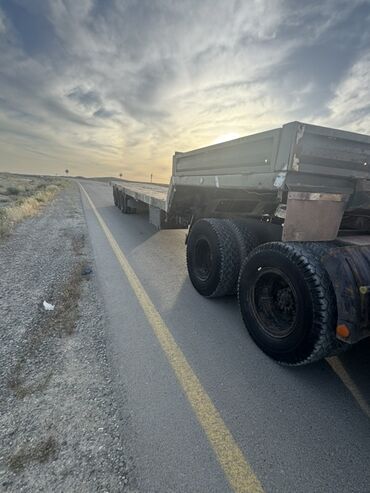 Bentley: Ağır yüklər üçün aşağı platformalı yarımqoşqu - Tip: Lowbed/flatbed