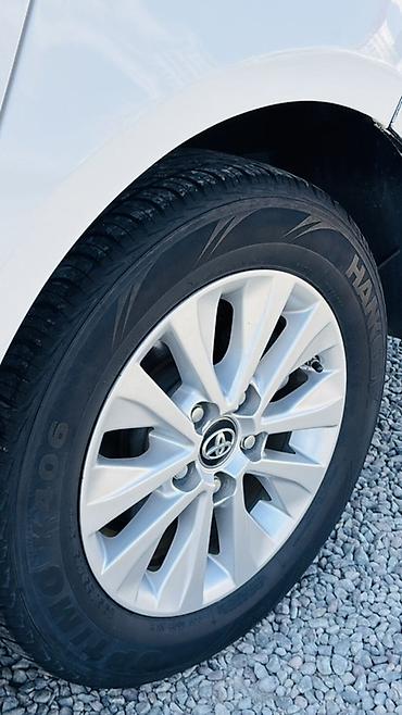 spark 2016: Toyota Corolla: 2019 г., 1.8 л, Автомат, Гибрид, Седан — 4