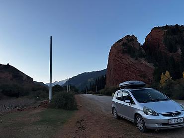 коропка на фит: Honda Fit: 2001 г., Автомат, Бензин, Хэтчбэк — 1