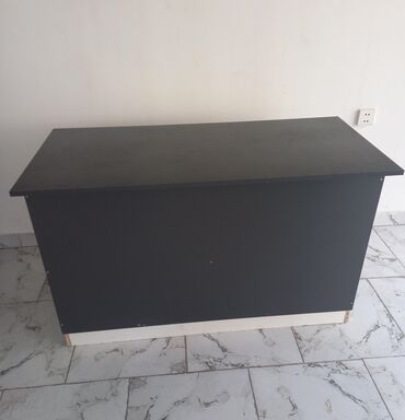 işlənmiş yazı masasi: İşlənmiş, Müdir üçün, Kvadrat masa