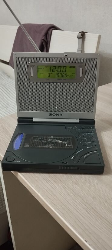 mp3 диски: SONY DREAM MACHINE AM/FM ЧАСЫ/CD ICF CD-2000 Портативное устройство