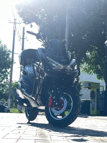 бензин скутер: Макси скутер Yamaha, 150 куб. см, Бензин, Новый, В рассрочку