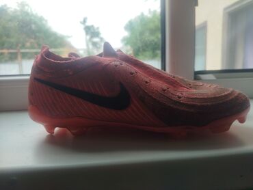 темно синего цвет с: Nike бутсы розового цвета,40-41размер,сами приезжайте забрать доставки