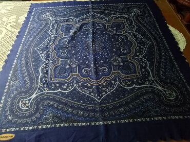 Marame: Dve elegantne ženske marame – kvadratnog formata. 1) Svilenkasta — 6