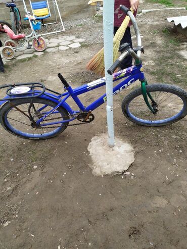 детский велосипед без педалей: Б.у велик сатылат.
баары 500
сом 
педаль иштебейт