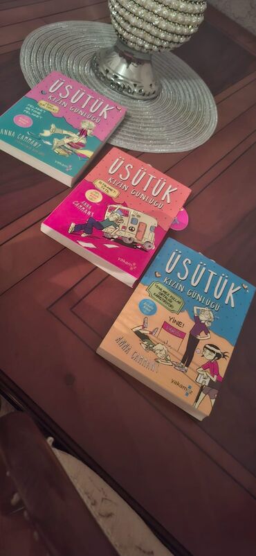 Digər kitablar və jurnallar: Bu kitab, "Məktubdakı Qadın" adlı hekayəni özündə cəmləşdirən bir — 11