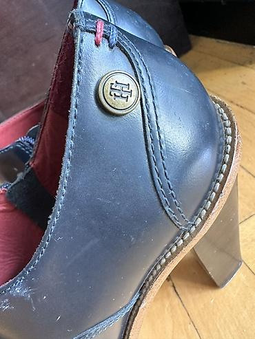 Qadın ayaqqabıları: Tommy Hilfiger qadın ayaqqabısı – yüksək dabanlı platforma bootie — 2