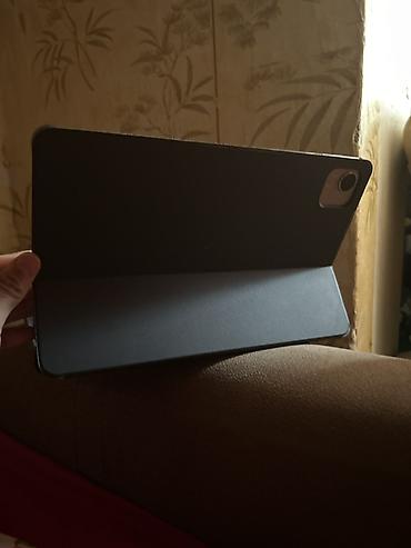 honor pad 10: HONOR planşet + maqnitli klaviaturalı kitabça-tipli örtük - Model — 8