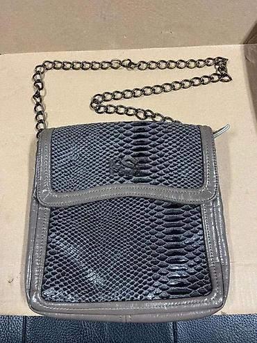 Torbe: Ženska torbica preko ramena sa lančanim kaišem - Materijal: veštačka — 1