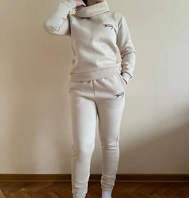 Gornji i donji deo: Ženski komplet trenerke – duks i donji deo - Model: duks sa visokim — 6