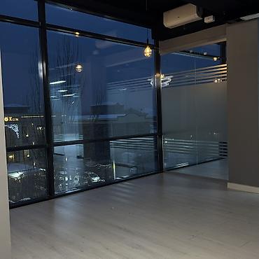 Аренда офисов: Аренда офисов, 178 м², В торговом центре, С видом на горы, С оборудованием, С отдельной кухней — 13