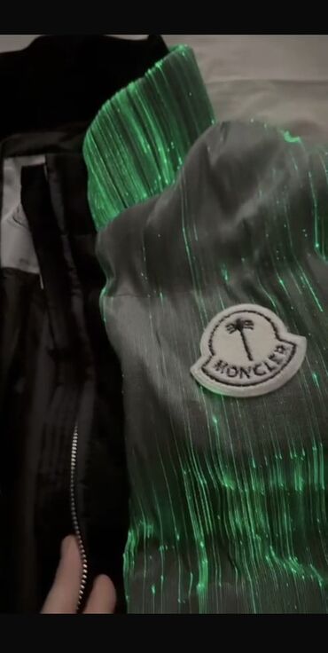 Pencəklər: Məhsul: İşıqlanan puffer gödəkçə - Dizayn: Həcmli puffer kəsim — 12