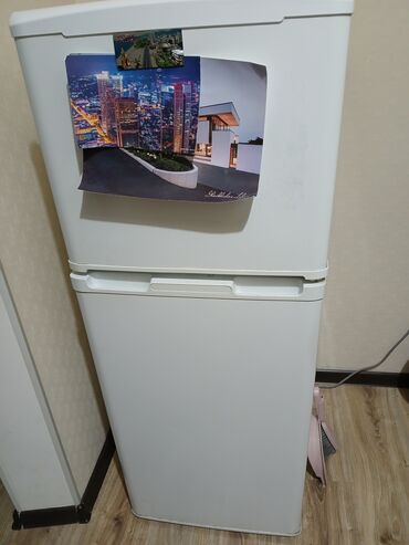 корпус холодильник: Холодильник Б/у, Двухкамерный, 50 * 150 * 50