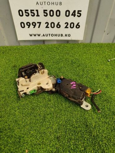 вешалка с зеркалом в прихожую: Замок двери Subaru Forester SF5 2.0 EJ20 2000 (б/у)