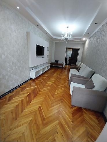 11 00: 3 комнаты, 70 м², ул. Курманжан Датка-Гапара Айтиева, Индивидуалка, 2 этаж, Евроремонт — 4