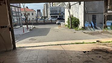 Kommersiya daşınmaz əmlakı: Babək prospektində, Babək Plaza ilə üzbəüz, yoldan 50 metr içəridə — 4