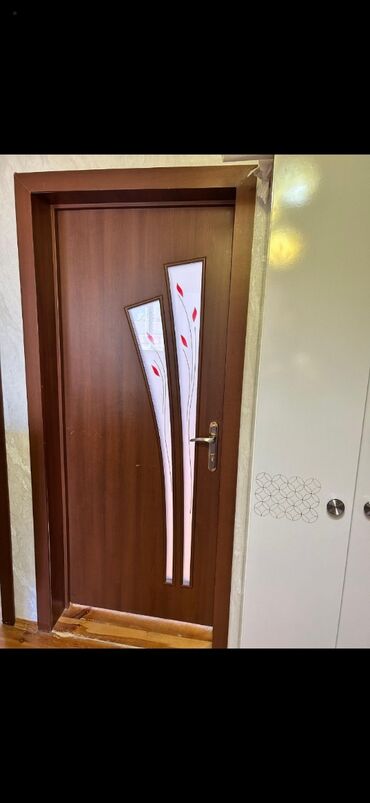 Otaq qapıları: Qonaq otağı üçün İşlənmiş Otaq qapısı Zəmanətsiz, Ünvandan götürmə