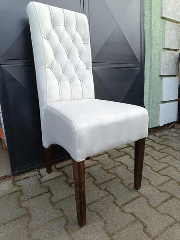 Stolice: 08. stolica 
5800din — 9