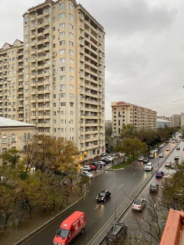 Uzunmüddətli kirayə mənzillər: Nərimanov metrosuna yaxın 5 mertebeli binanın 5-ci mərtəbəsində — 8