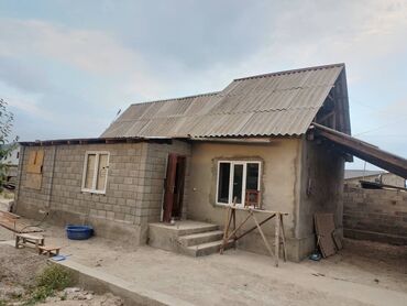 купить дом в ипотеку в бишкеке: Времянка, 4 кв. м, 4 бөлмө, Менчик ээси, Косметикалык оңдоо