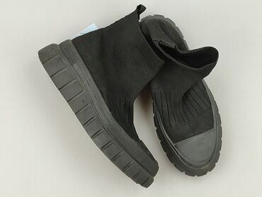 zimowe buty w ccc: Botki damskie, rozmiar 39