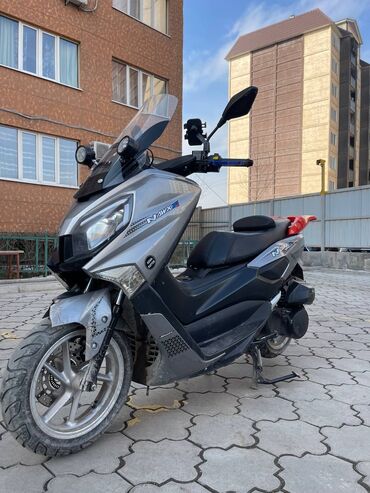 Скутеры: Макси скутер Yamaha, 180 куб. см, Бензин, Б/у