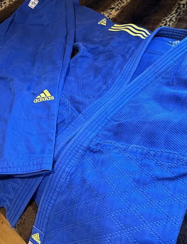 boks elcekleri qiymeti: Salam orjinal Adidas kimanodur 165,170 razmer qiymetde razılaşmaq olar