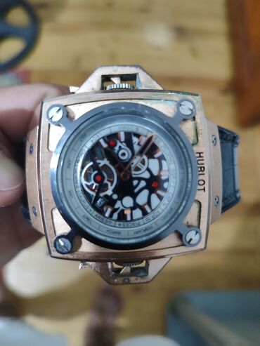 irsad is saatlari: İşlənmiş, Qol saatı, Hublot