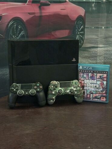 PS2 & PS1 (Sony PlayStation 2 & 1): Playstation 4 konsolu. 2 pult ile . Veziyyeti cox yaxsidi. Az islenib