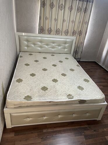 Спальные гарнитуры: Спальный гарнитур, Б/у, Двуспальная кровать, Шкаф, Трюмо, Кыргызстан, ДСП, Самовывоз, цвет - Белый