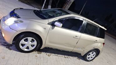 жеңил машина: Toyota ist: 2003 г., 1.5 л, Вариатор, Бензин, Хетчбек