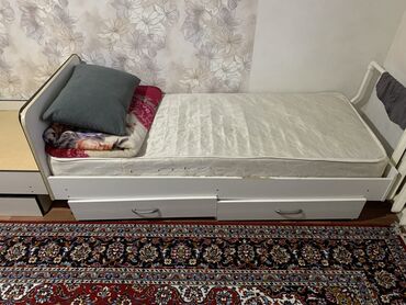 спальный кровать: Продается одно спальная кровать в хорошем состоянии . Цена 4500 вместе