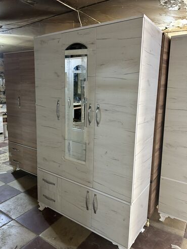 Dolablar: Açılan, 3 qapılı Düz dolab, Qarderob, paltar dolabı — 8