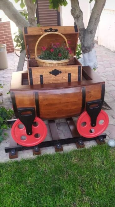yeni il hediyye qutusu: Dekorativ vaqonetka. Weddinq, party, event, tədbir, toy nişan və