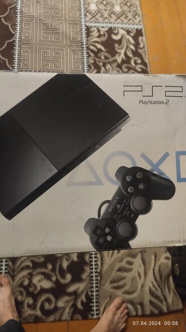 playstation 1: PlayStation 2 Çox idyaldir təzədən seçilmir üstündə 8 oyun diski var