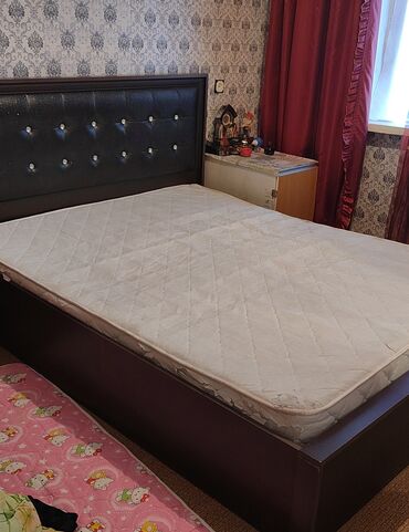 Кровати: Б/у, Двуспальная кровать, С матрасом