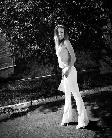 Ženska odeća: Zara bele zvoncare u S velicini Moze odgovarati i XS Od belog teksasa
