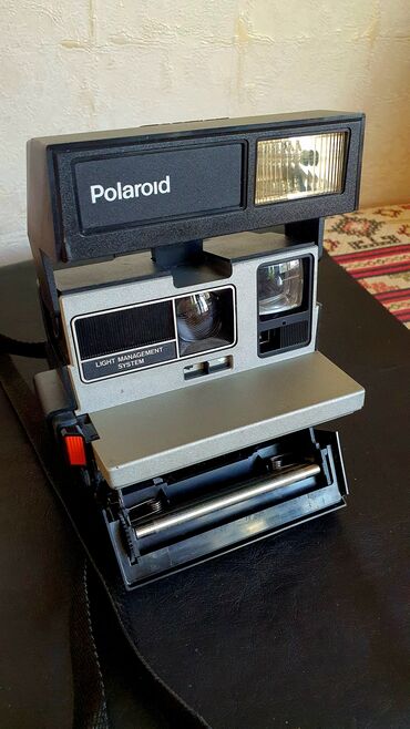 1990cı illərin Polaroid fotoaparatı