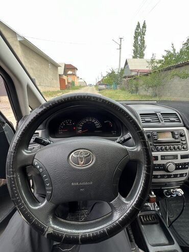 Toyota: Toyota Avensis Verso – это просторный и надежный минивэн, идеально