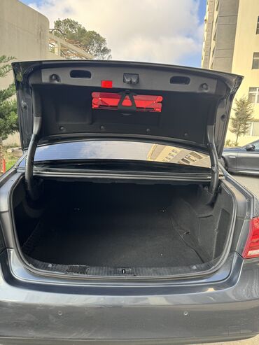 Mercedes-Benz: Mercedes-Benz E 220: 2.2 l | 2014 il Sedan — 13