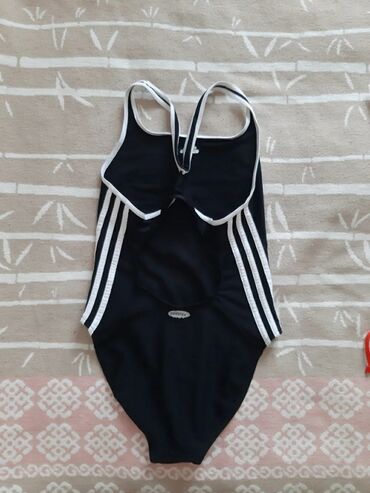 Другая женская одежда: Джинсовый комбинезон синего цвета с классическим дизайном. Модель — 18