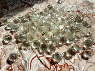 декор на стены: Хрустальные шарики для люстра 100 шт 
каждая по 20 сом