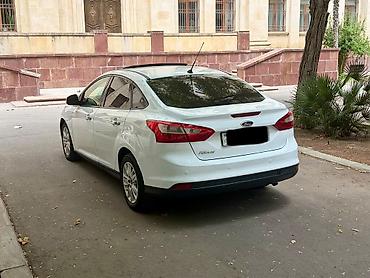 ford focus 2000: Ford Focus: 1.5 l | 2013 il 142523 km Sedan — 4