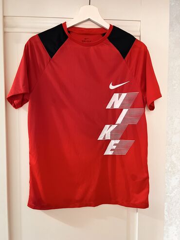 nike tech fleese: Nike original футболка мужская. L-xl m. Б/у . В идеале. Не носим