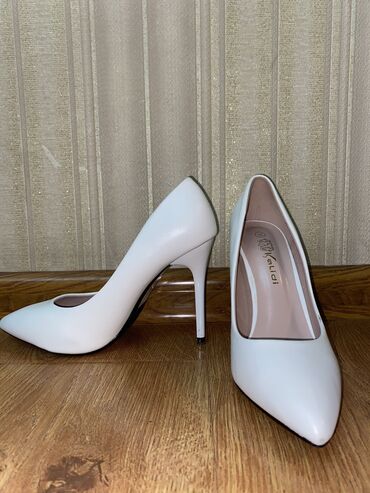 белые свадебные туфли: Туфли 36, цвет - Белый